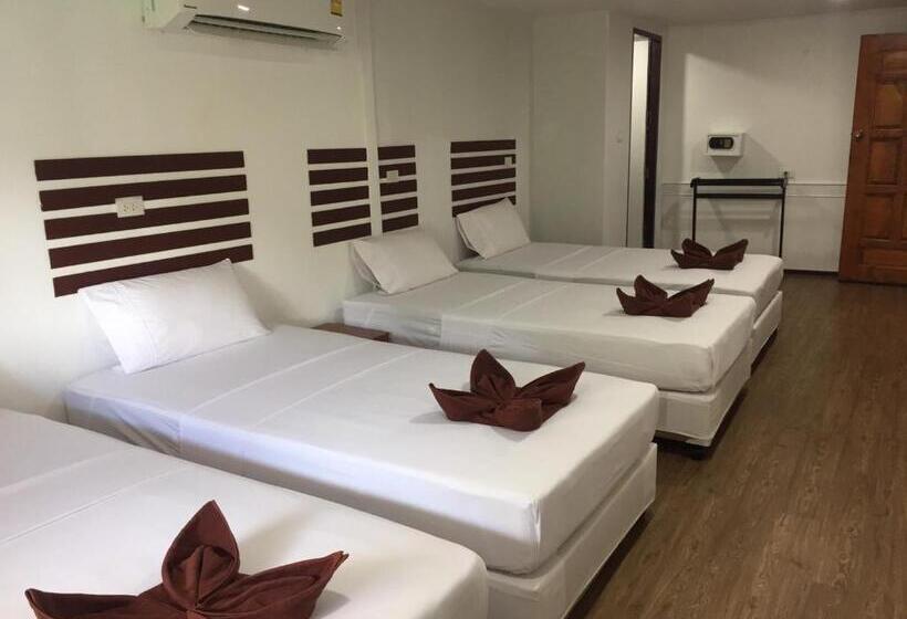 Четырехместный Номер Стандарт, Coco S Guesthouse