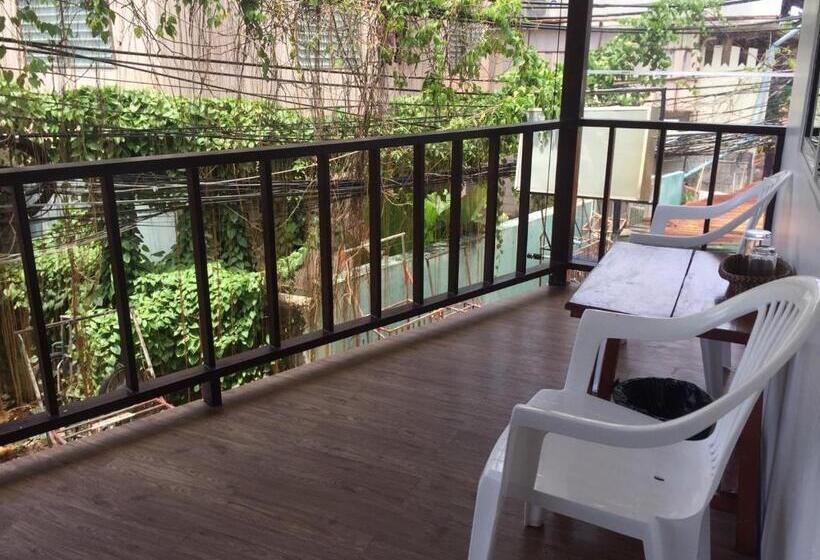 Четырехместный Номер Стандарт, Coco S Guesthouse