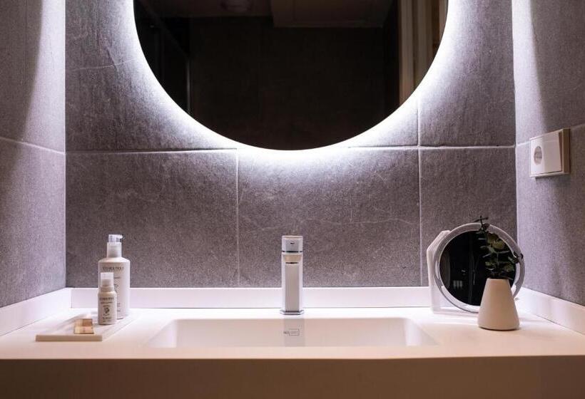 اتاق سوپریور با تخت بزرگ, Room Mate Cosmo - City Centre, Valencia