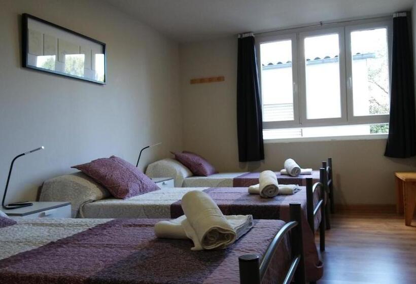 Четырехместный номер эконом класса с общей ванной комнатой, Alma Del Camino   Rooms & Albergue   Hostel