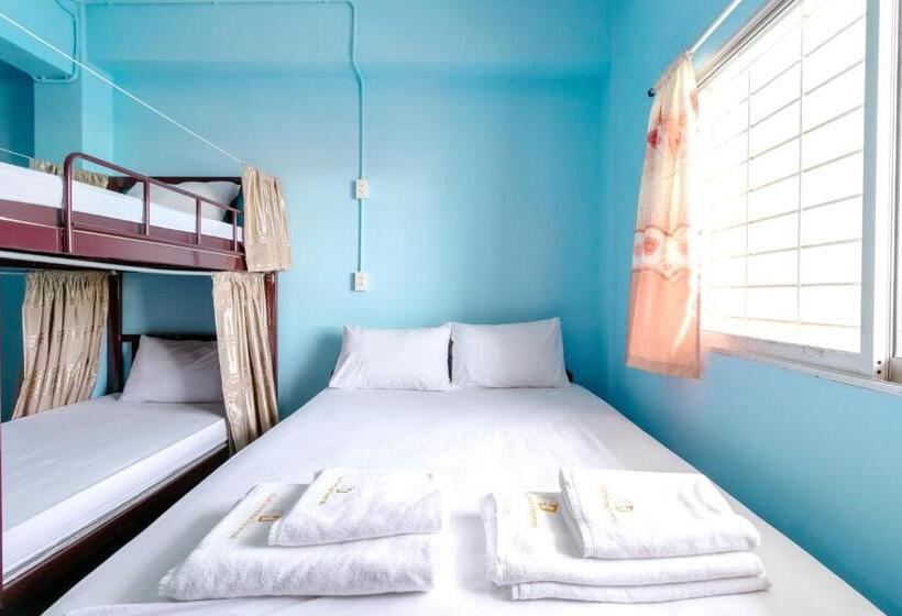 디럭스 룸 킹사이즈 침대, Hatyai Dee Hostel