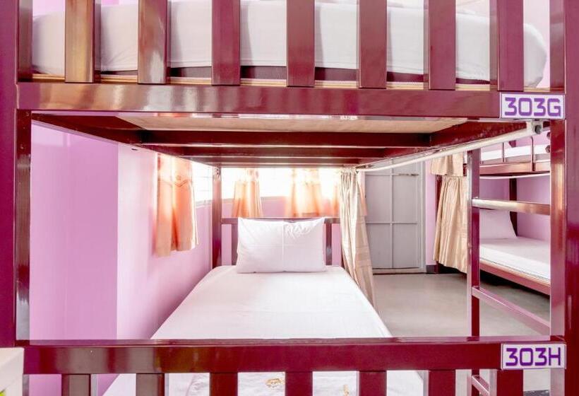 디럭스 룸 킹사이즈 침대, Hatyai Dee Hostel
