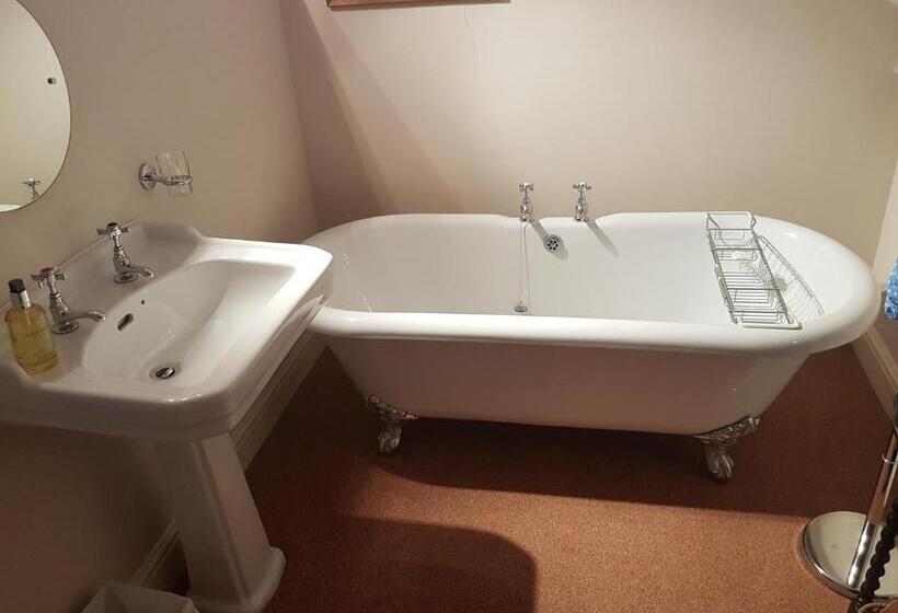 2 Bedrooms Suite Sea View, Lammas Park House