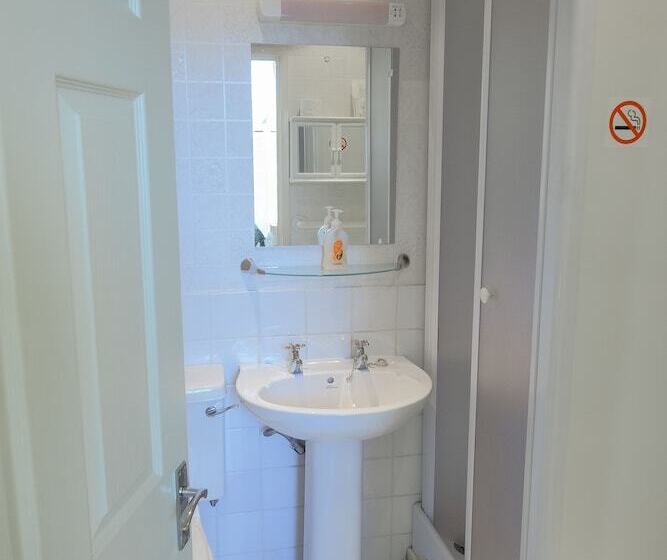 Номер Стандарт, Somerset House B&b