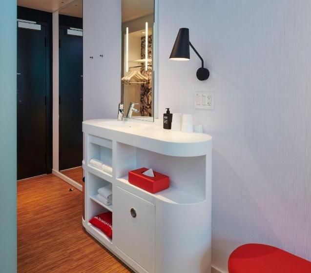 스탠다드 룸 킹사이즈 침대, Citizenm New York Bowery