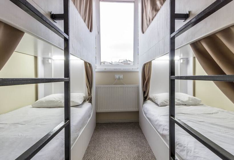 سرير فى غرفة مشتركه, Hi Hostel