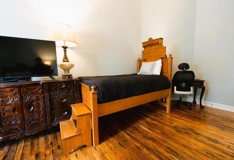 プレミアムファミリールーム, Oakpak Inns   Enjoy All Inclusive Snack Beverages Wine & Beer During The Stay