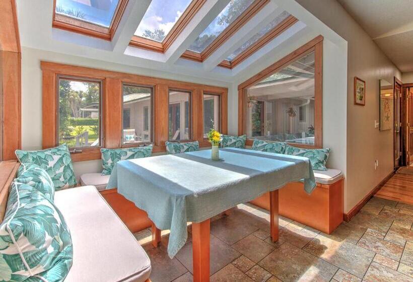 Standard room with outdoor bath, Riverbend Retreat   Fla