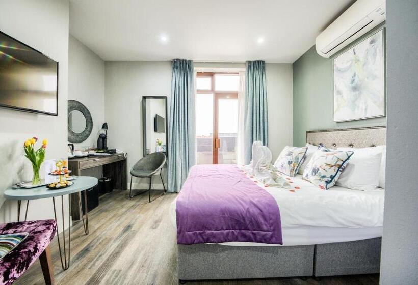 Номер Стандарт с Балконом, Villare Leicester City Centre