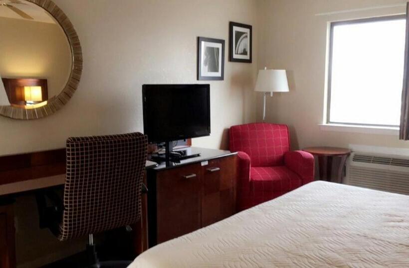 스탠다드 룸 킹사이즈 침대, Sand Pebble Motor Lodge