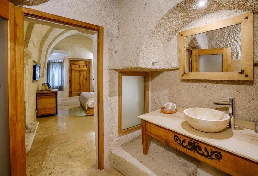 سوییت جونیور, Design Cave