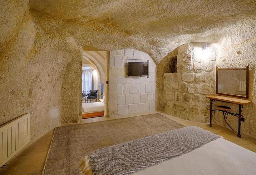سوئیت با تخت بزرگ, Design Cave
