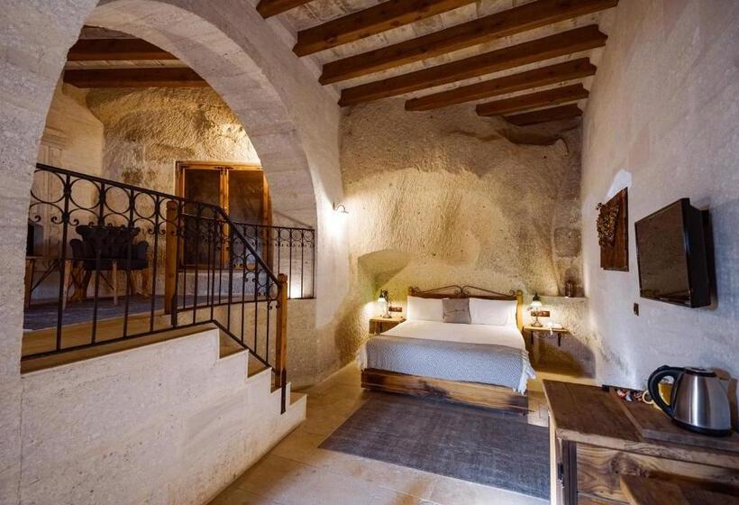 سوئیت با تخت بزرگ, Design Cave