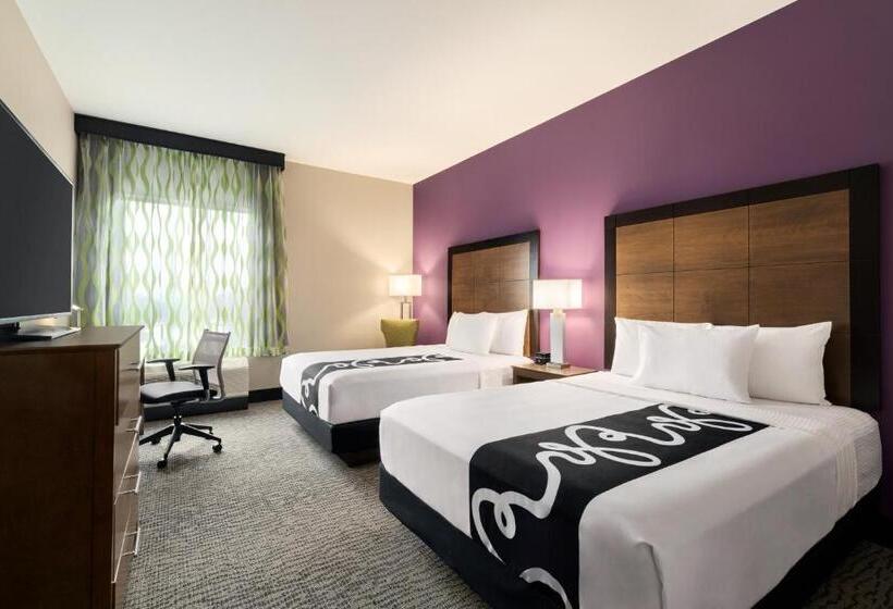 Номер Стандарт, La Quinta Inn & Suites By Wyndham Burlington