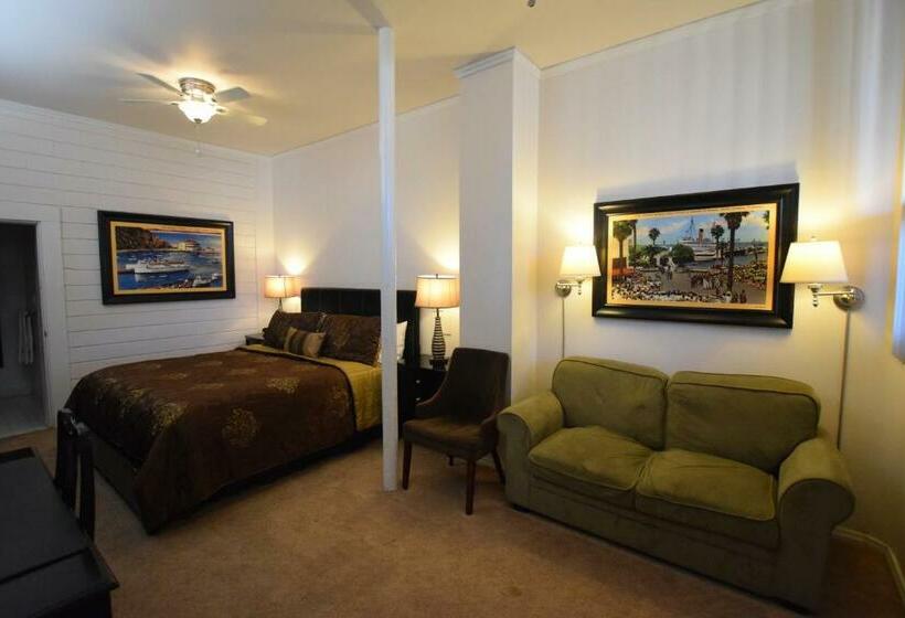 Семейный Номер, Catalina Courtyard Suites