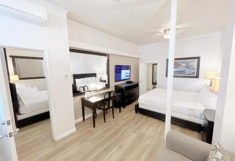 Семейный Номер, Catalina Courtyard Suites