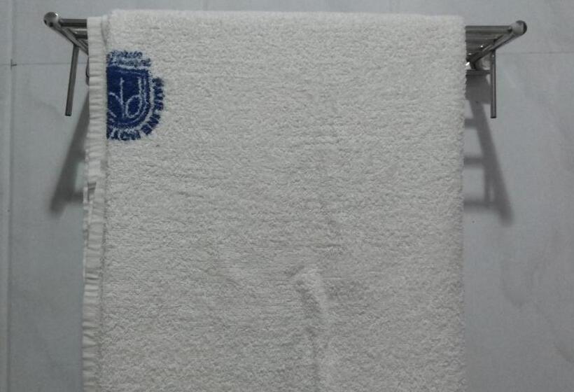 اتاق لوکس, Pauline Hotel Lira