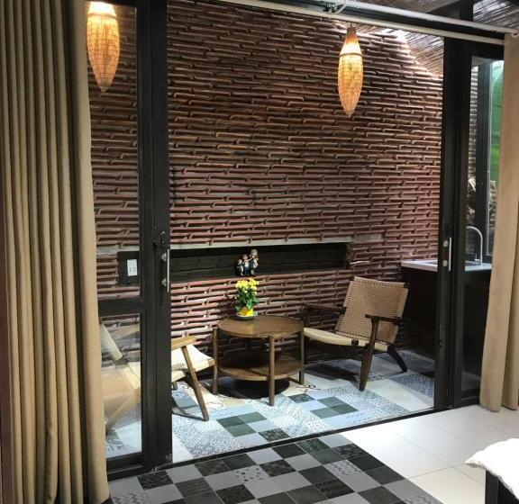 디럭스 룸, Ngoi House