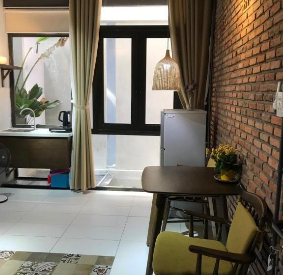 디럭스 룸, Ngoi House
