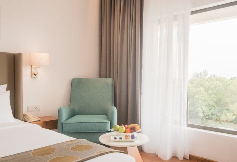 Номер Deluxe Кровать Кинг, Vivanta Colombo Airport Garden