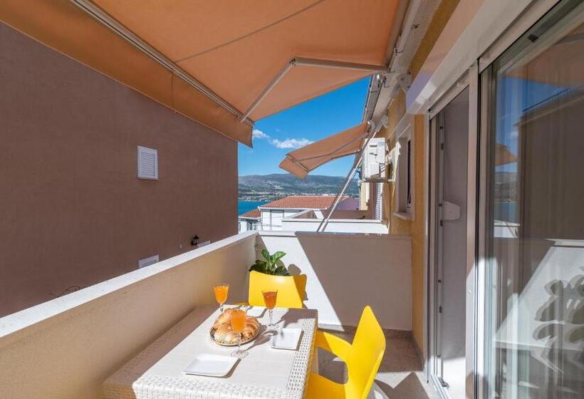 اتاق استاندارد سه تخته با بالکن, Aldino Rooms