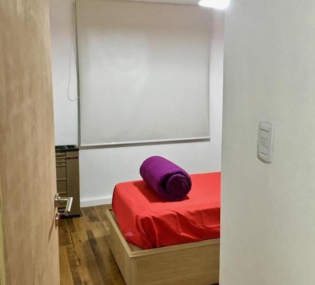 اتاق استاندارد یک تخته با سرویس بهداشتی مشترک, Vuelta Al Mundo B&b