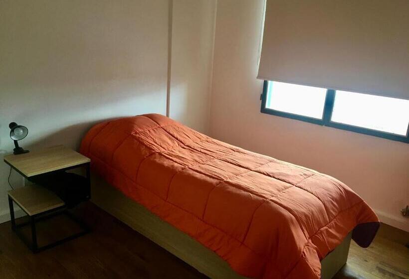 اتاق استاندارد یک تخته با سرویس بهداشتی مشترک, Vuelta Al Mundo B&b