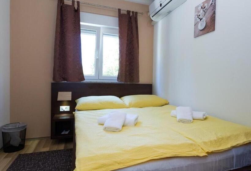 اتاق اکونومی, Plitvice Palace