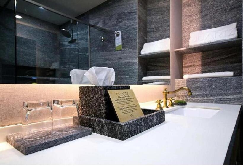 デラックスルーム, Quartz Hotel & Spa