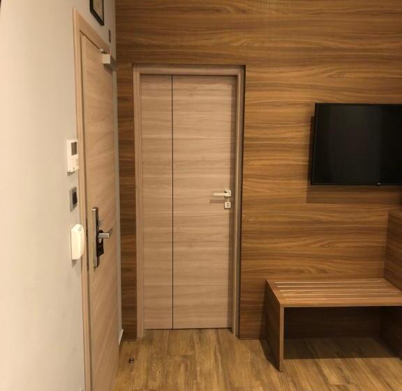 اتاق استاندارد چهار تخته, Teatro Suite & Rooms