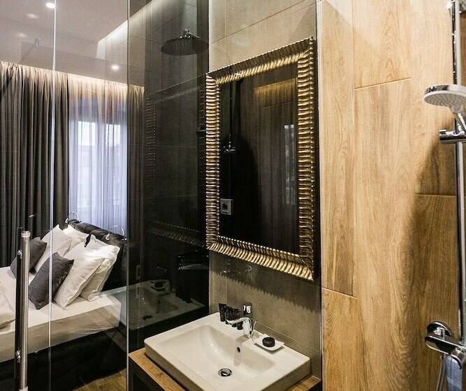 استودیوی لوکس, Teatro Suite & Rooms