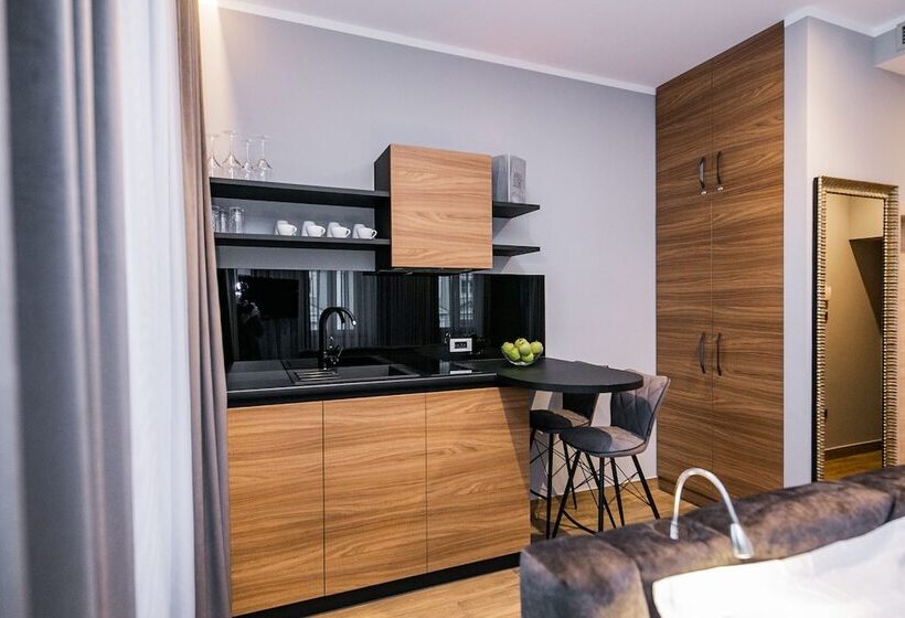 استودیوی لوکس, Teatro Suite & Rooms