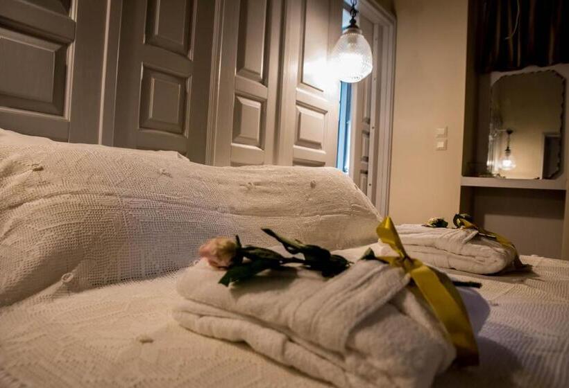 سوییت لوکس, Kyria Boutique House