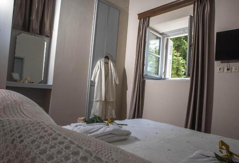 سوییت لوکس, Kyria Boutique House