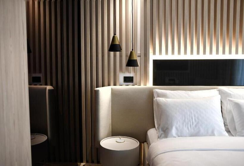 バルコニー付きデラックスルーム, Pod Zidom Rooms