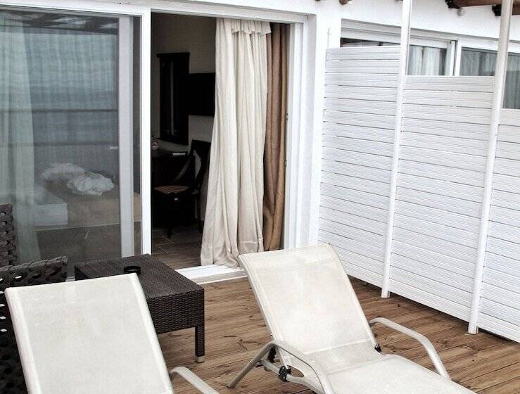 Номер Deluxe, Paralia Beach Boutique