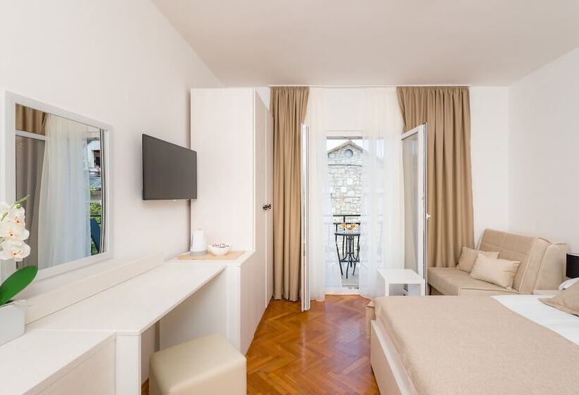 Люкс Комфорт, B&b Aurora