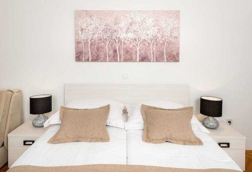 Люкс Комфорт, B&b Aurora