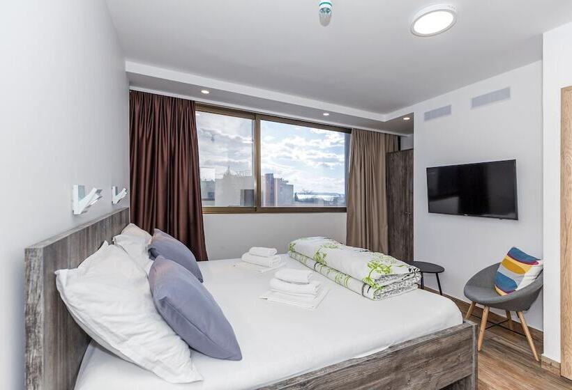 Номер Deluxe Вид на Город, Apinelo Tower Rooms