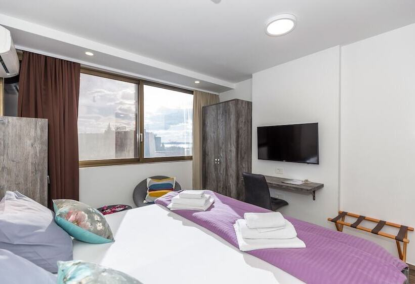 Номер Deluxe Вид на Город, Apinelo Tower Rooms