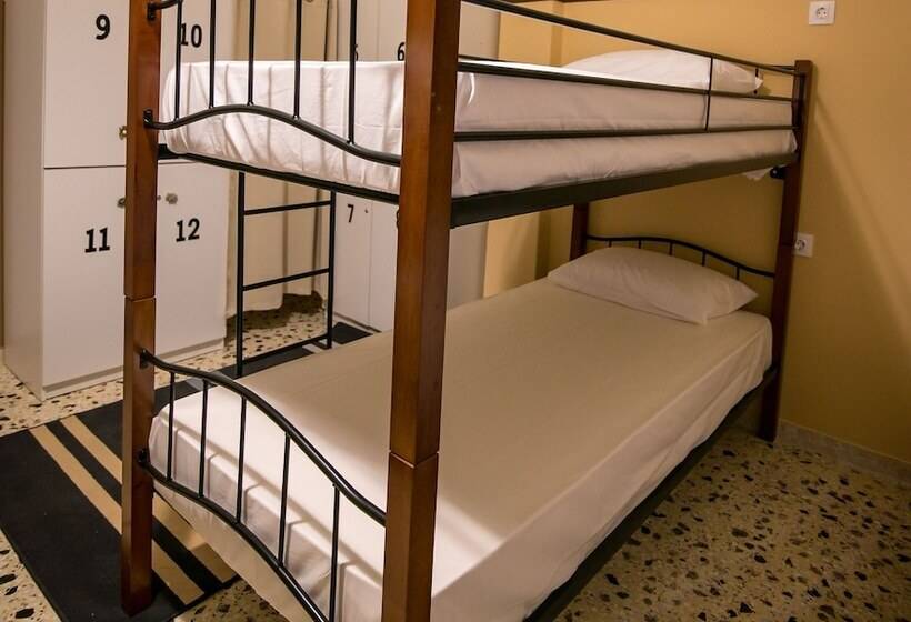 Кровать в Общей Комнате, The Holy Rock   Hostel At Meteora
