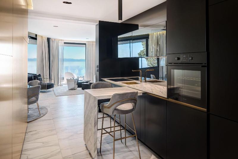 Deluxe Suite Sea View, Posh Residence Luxury Suites