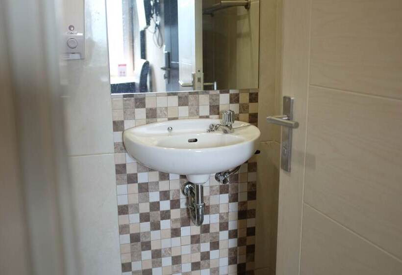 Номер Стандарт, Reddoorz Plus @ Thamrin