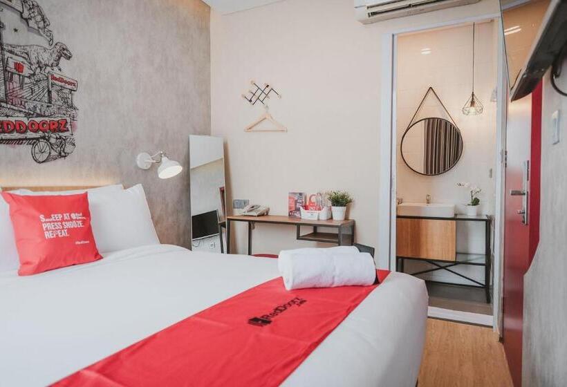 Номер Deluxe, Reddoorz Plus @ Thamrin