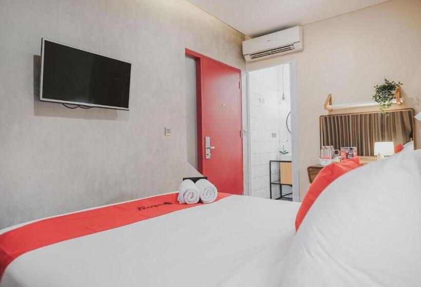 Номер Deluxe, Reddoorz Plus @ Thamrin