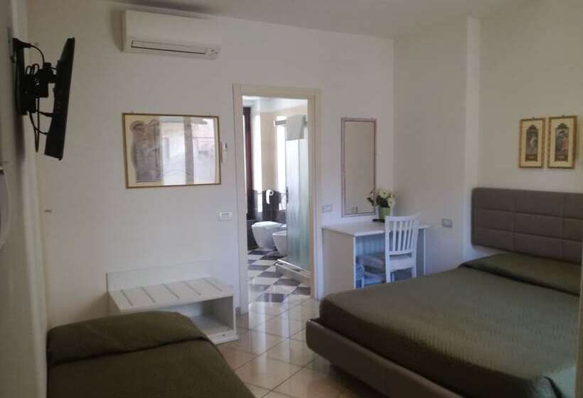 اتاق استاندارد سه نفره, Camollia Suites