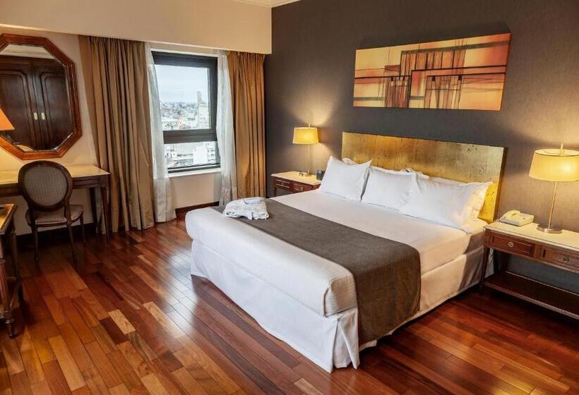 이그제큐티브 스위트 킹침대, Radisson Montevideo Victoria Plaza