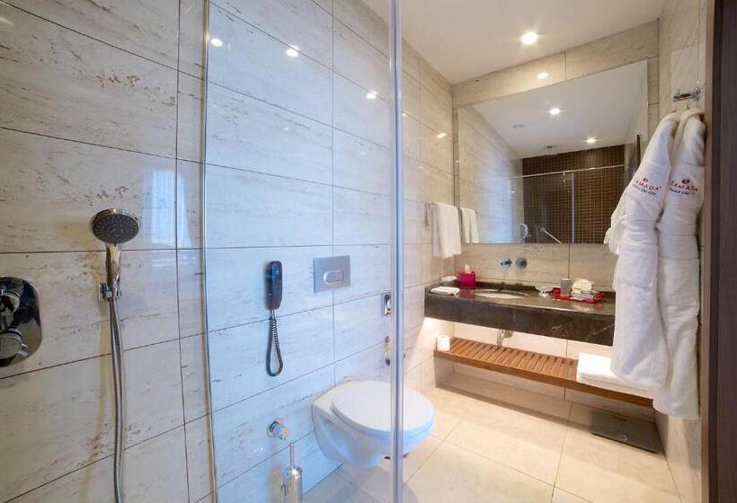 اتاق اجرایی با تخت بزرگ, Ramada By Wyndham Istanbul Old City
