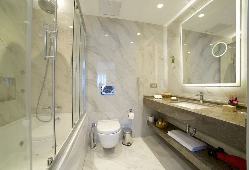 Люкс, Ramada By Wyndham İstanbul Taksim