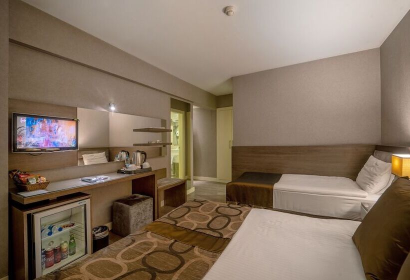 اتاق استاندارد سه نفره, The New Hotel Zeybek